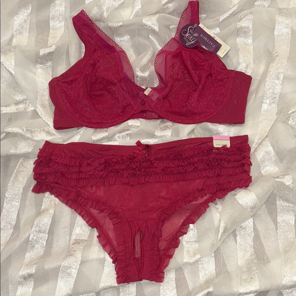 Cacique seriously sexy 44D plunge red lace bra and 22/24 crotchless panties Set - Picture 1 of 9